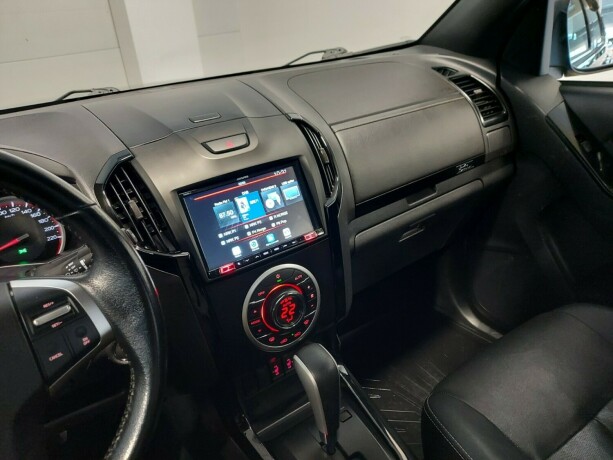 isuzu-d-max-diesel-2018-big-38