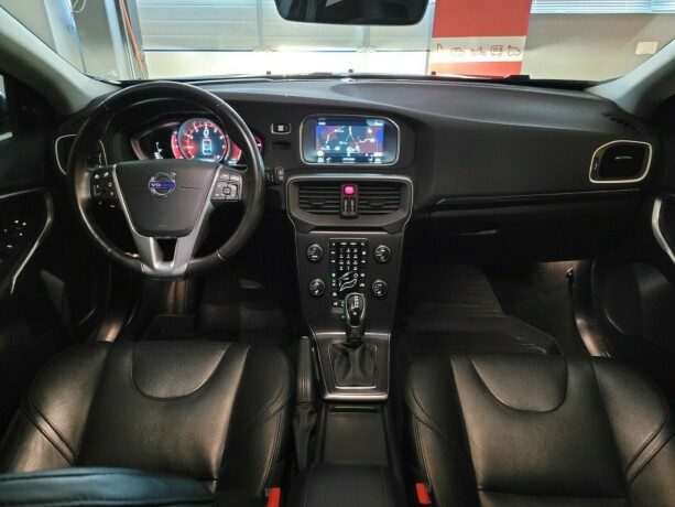 volvo-v40-bensin-2016-big-32