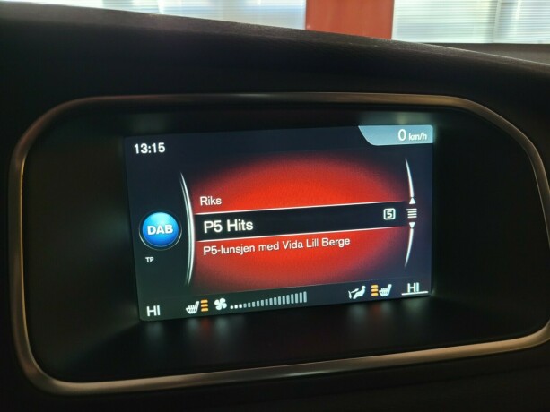 volvo-v40-bensin-2016-big-27