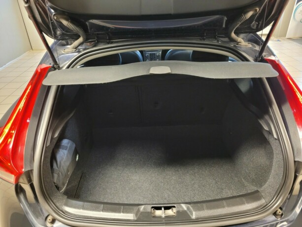 volvo-v40-bensin-2016-big-19