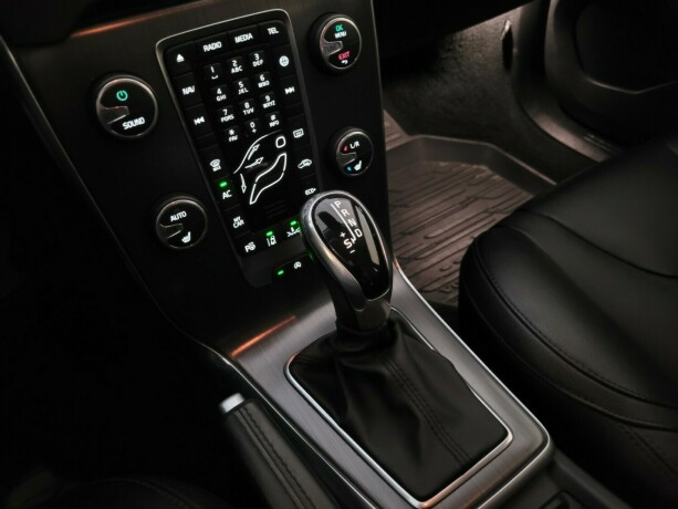 volvo-v40-bensin-2016-big-23