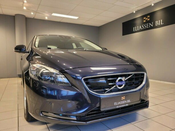 volvo-v40-bensin-2016-big-11