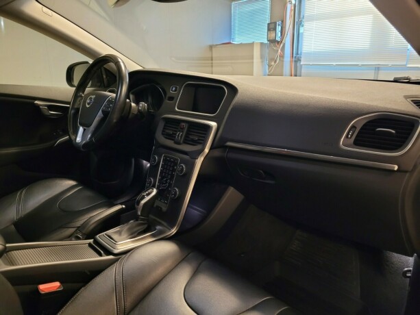 volvo-v40-bensin-2016-big-15