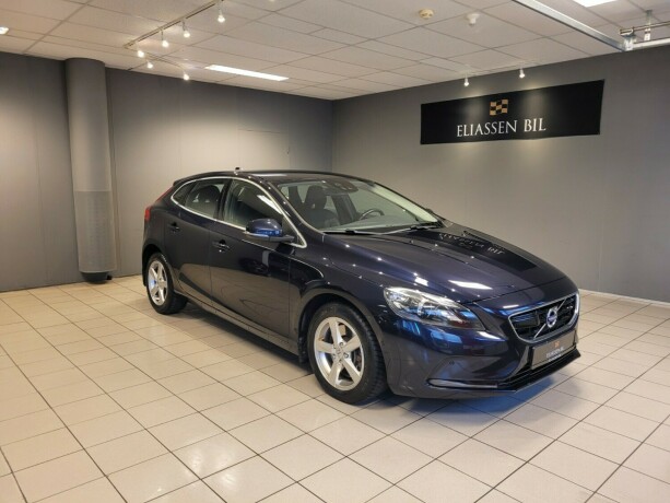 volvo-v40-bensin-2016-big-1