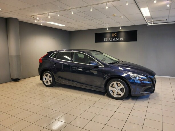 volvo-v40-bensin-2016-big-3