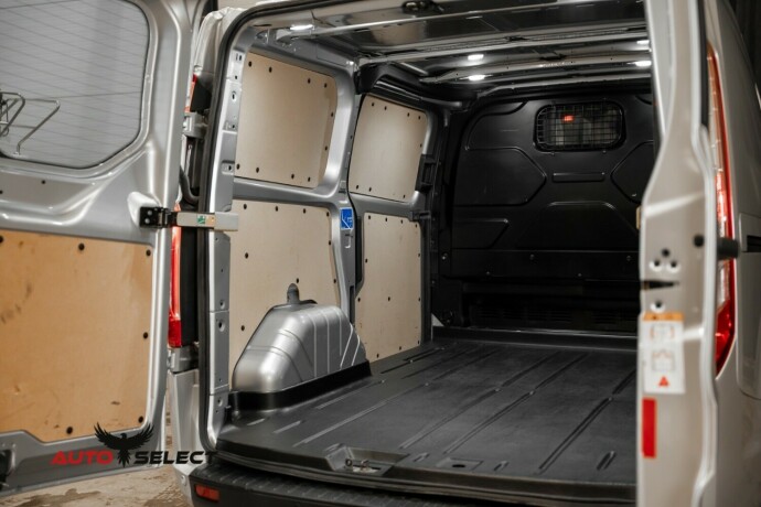 ford-transit-custom-diesel-2023-big-12