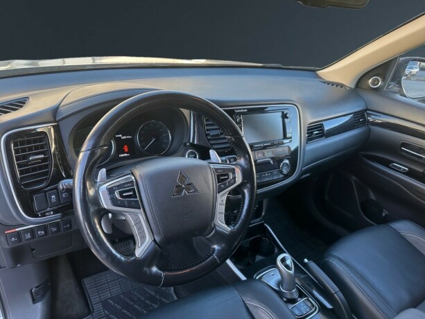 mitsubishi-outlander-elektrisitetbensin-2016-big-11