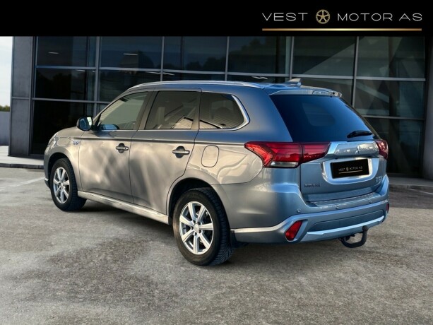 mitsubishi-outlander-elektrisitetbensin-2016-big-4