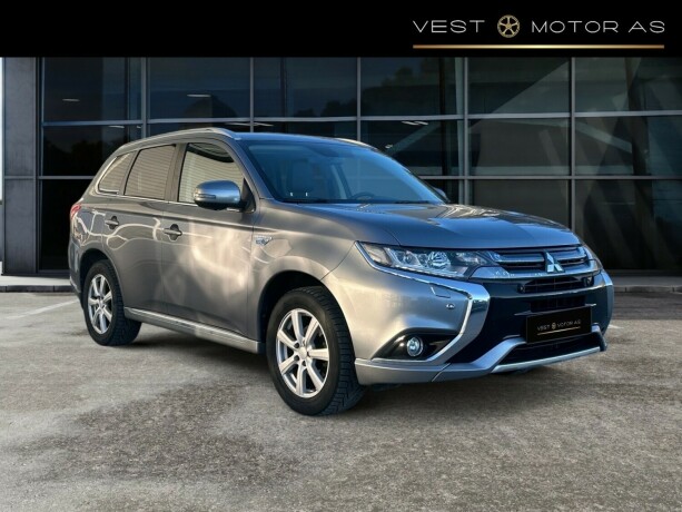 mitsubishi-outlander-elektrisitetbensin-2016-big-0