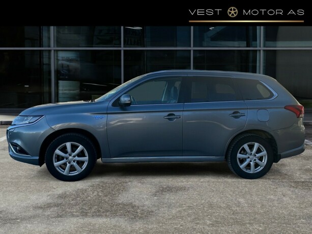 mitsubishi-outlander-elektrisitetbensin-2016-big-3