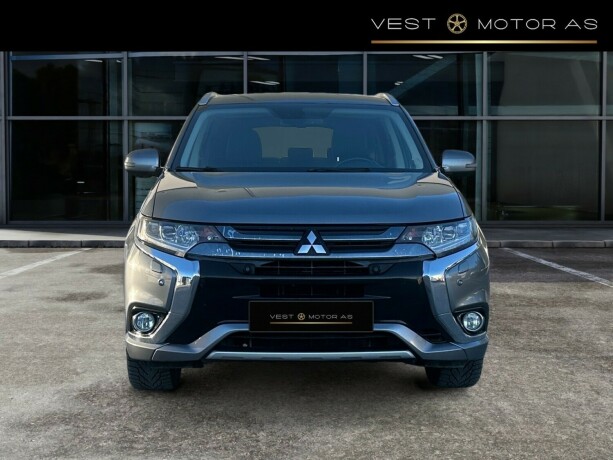mitsubishi-outlander-elektrisitetbensin-2016-big-1