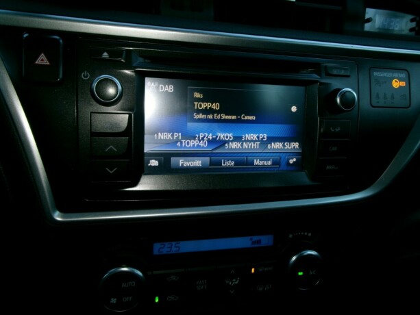 toyota-auris-bensin-2014-big-13