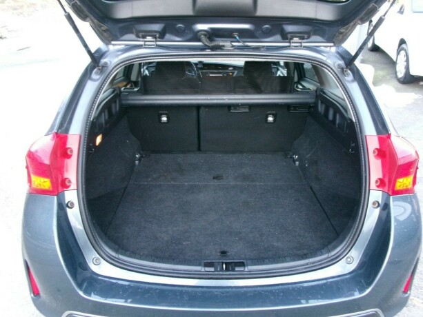 toyota-auris-bensin-2014-big-6