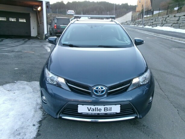 toyota-auris-bensin-2014-big-1