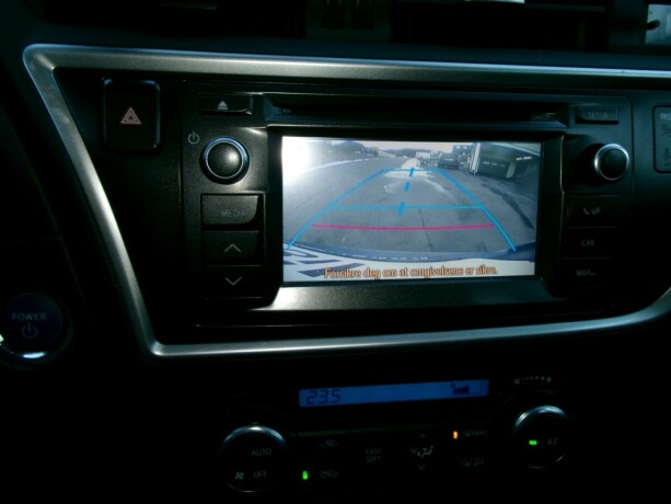 toyota-auris-bensin-2014-big-14