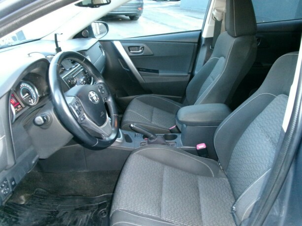 toyota-auris-bensin-2014-big-8