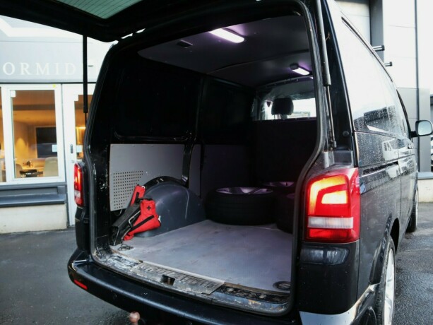 volkswagen-transporter-diesel-2012-big-16