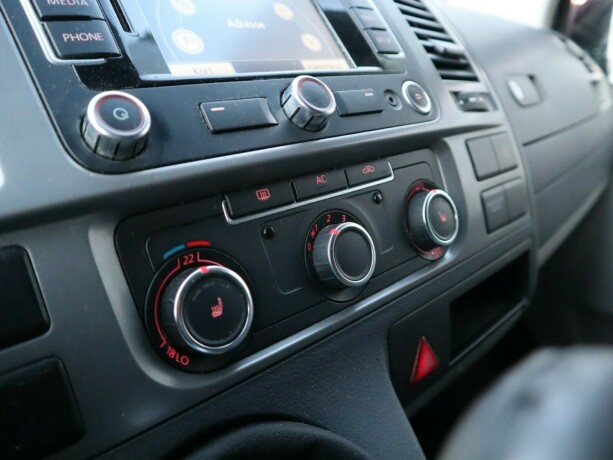 volkswagen-transporter-diesel-2012-big-11