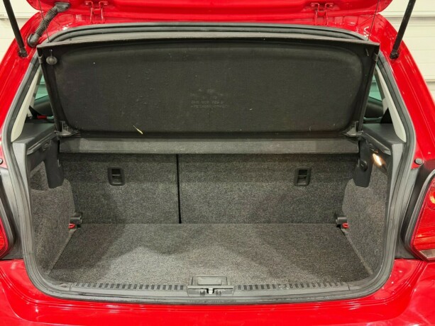 volkswagen-polo-diesel-2010-big-11