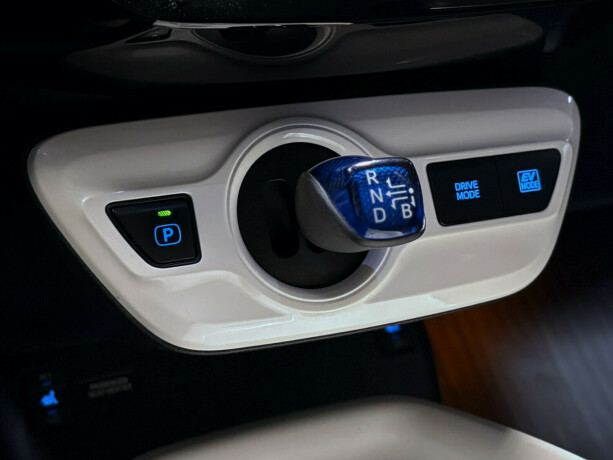 toyota-prius-elektrisitetbensin-2016-big-13