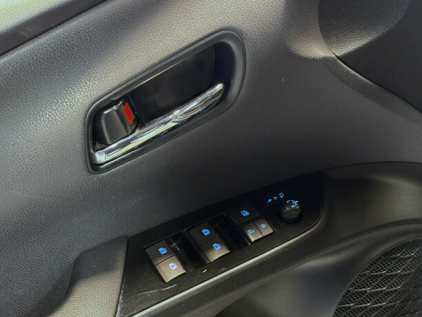 toyota-prius-elektrisitetbensin-2016-big-21