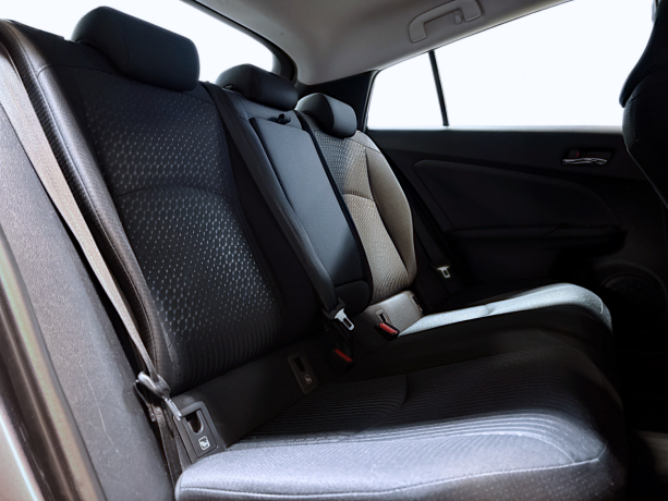 toyota-prius-elektrisitetbensin-2016-big-4