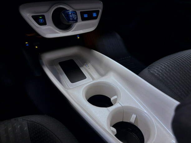 toyota-prius-elektrisitetbensin-2016-big-15