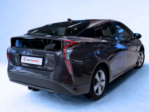 toyota-prius-elektrisitetbensin-2016-big-1