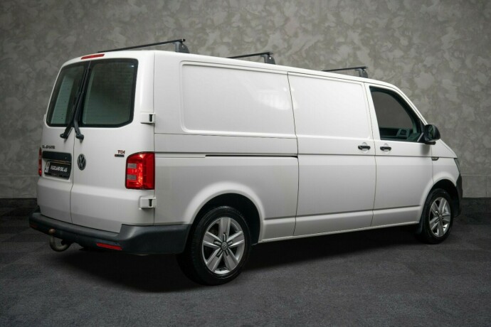 volkswagen-transporter-diesel-2017-big-10