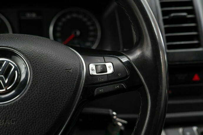 volkswagen-transporter-diesel-2017-big-15