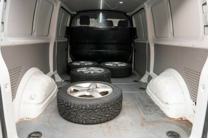 volkswagen-transporter-diesel-2017-big-27