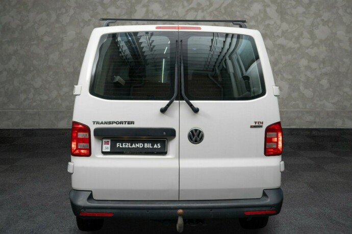 volkswagen-transporter-diesel-2017-big-7