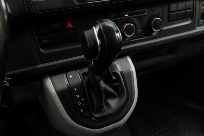 volkswagen-transporter-diesel-2017-big-17