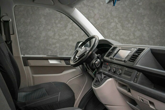 volkswagen-transporter-diesel-2017-big-25