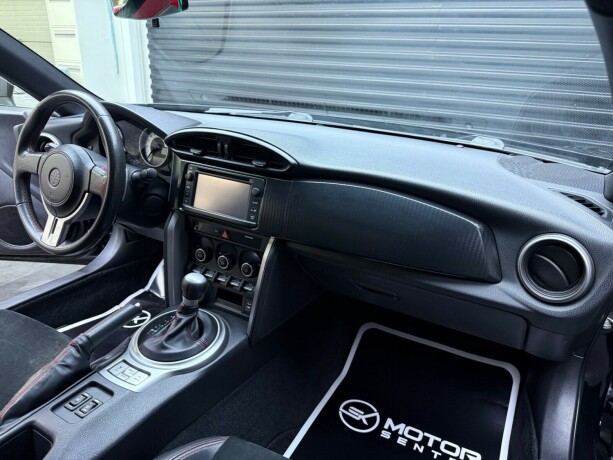 toyota-gt86-bensin-2012-big-12