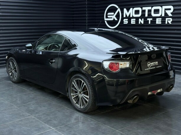 toyota-gt86-bensin-2012-big-1
