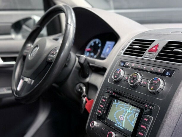 volkswagen-touran-diesel-2013-big-12