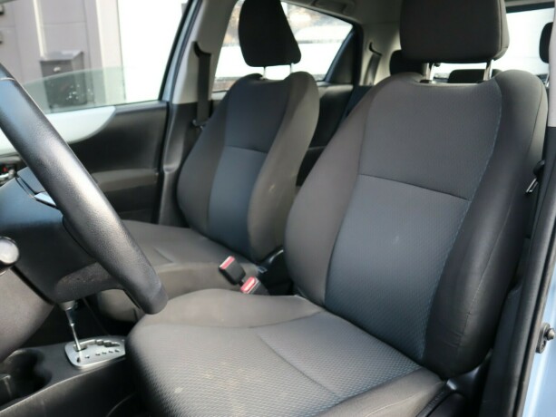 toyota-yaris-elektrisitetbensin-2012-big-8