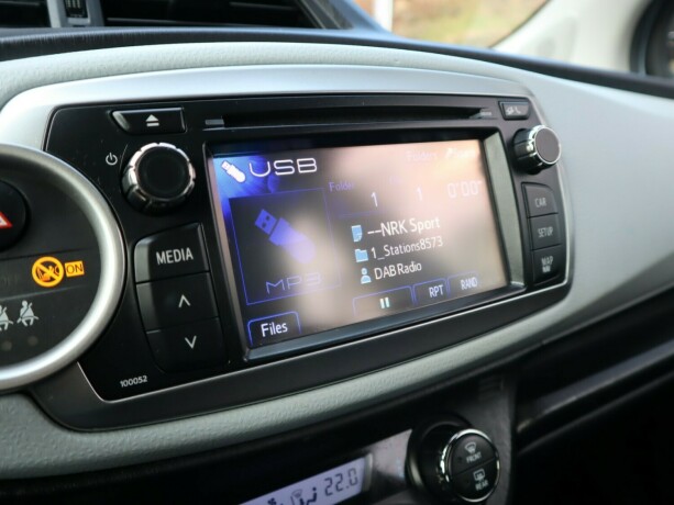 toyota-yaris-elektrisitetbensin-2012-big-21