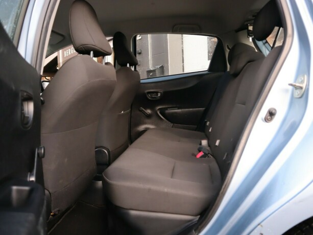 toyota-yaris-elektrisitetbensin-2012-big-11