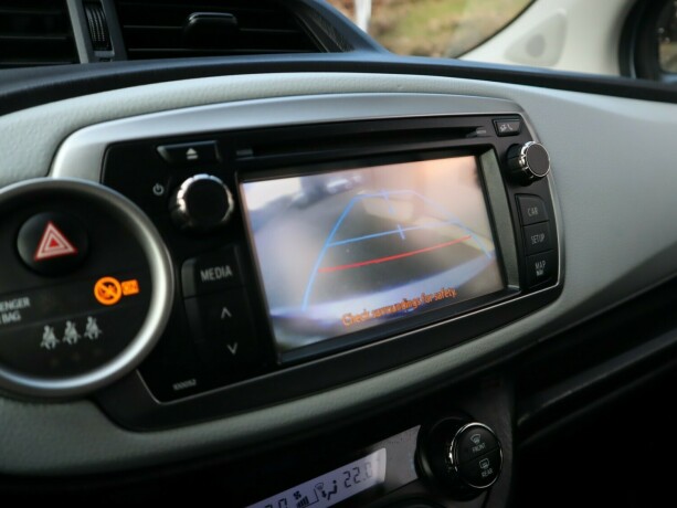 toyota-yaris-elektrisitetbensin-2012-big-20