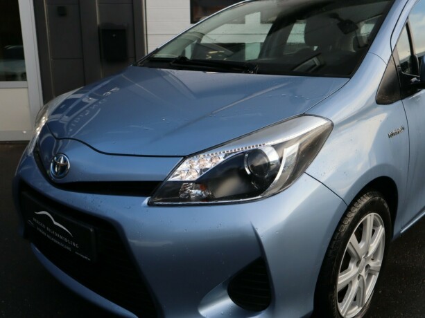 toyota-yaris-elektrisitetbensin-2012-big-4