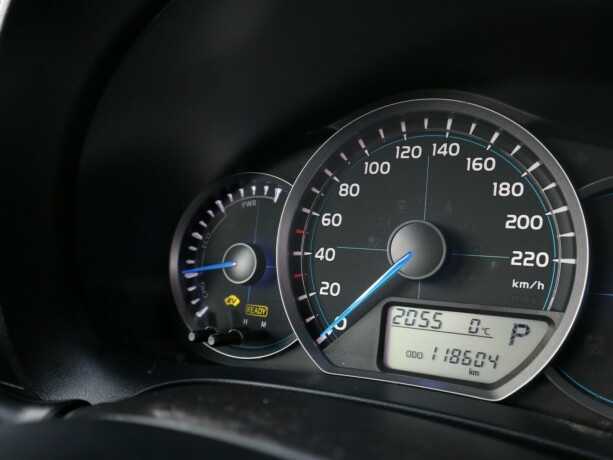 toyota-yaris-elektrisitetbensin-2012-big-22