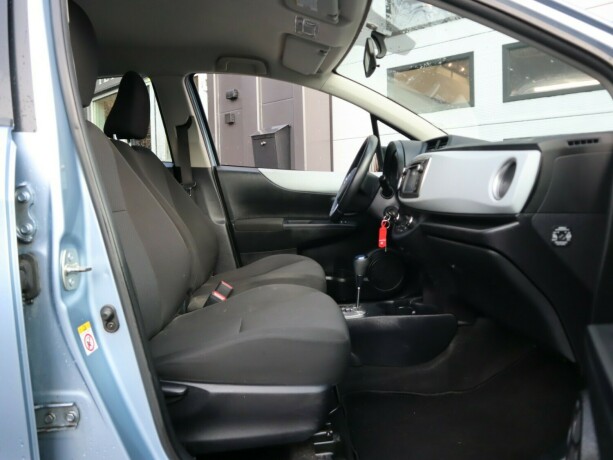 toyota-yaris-elektrisitetbensin-2012-big-9