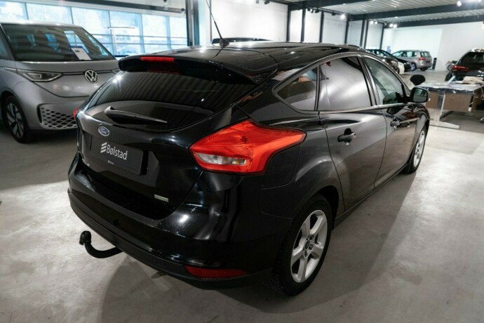 ford-focus-bensin-2016-big-5