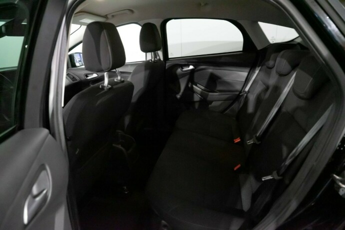 ford-focus-bensin-2016-big-8