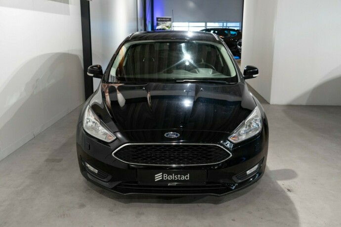 ford-focus-bensin-2016-big-1