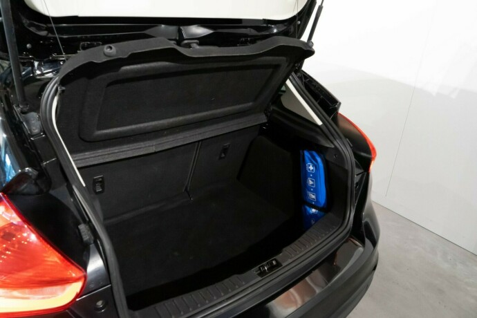 ford-focus-bensin-2016-big-6