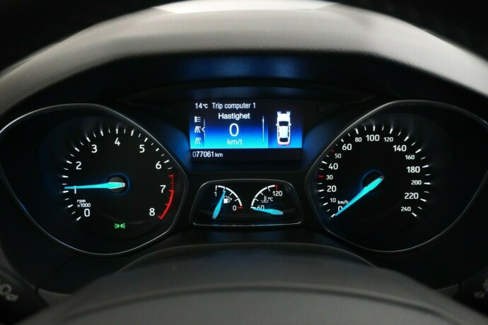 ford-focus-bensin-2016-big-12