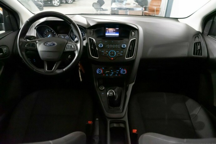 ford-focus-bensin-2016-big-9